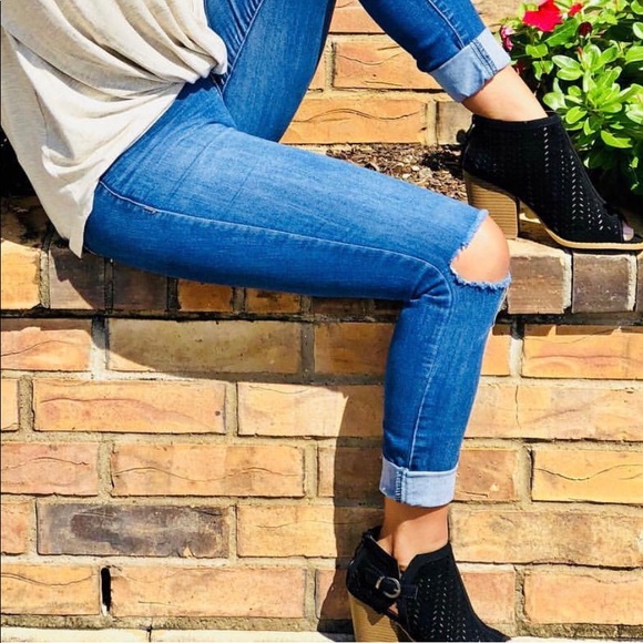 1 LEFT Open Toe Black Wedge Perforated Bootie 8.5 - Picture 6 of 8